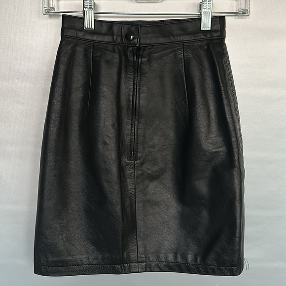 WILSON LEATHER Black Leather Mini Pencil Skirt Lined Back Zip Closure Size 4 - Picture 3 of 8